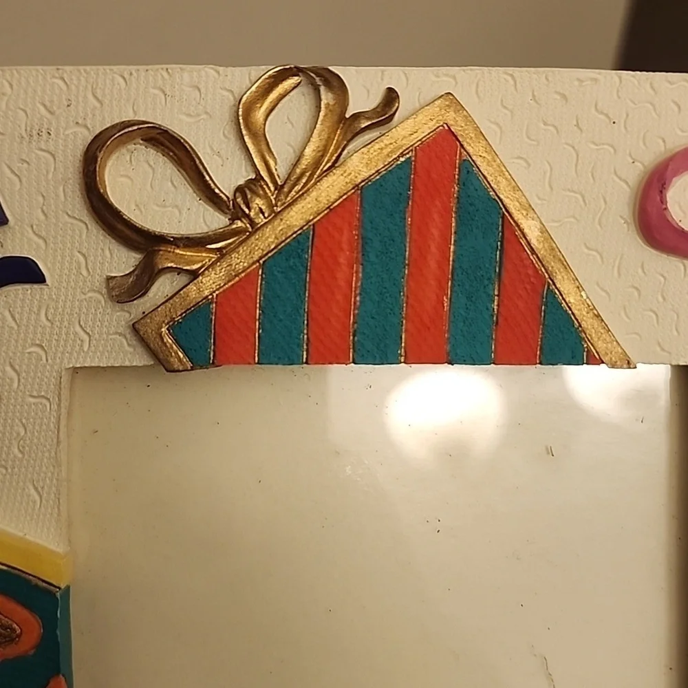 Present themed photo frame